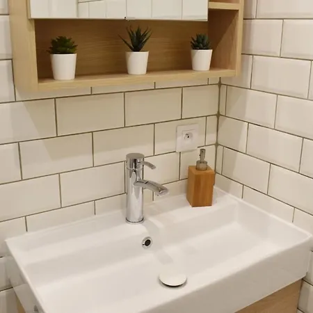 Nice & Renovated Studio - Porte De